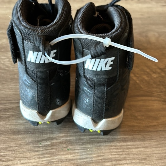 Nike FastFlex football cleats size 6Y - Picture 4 of 6